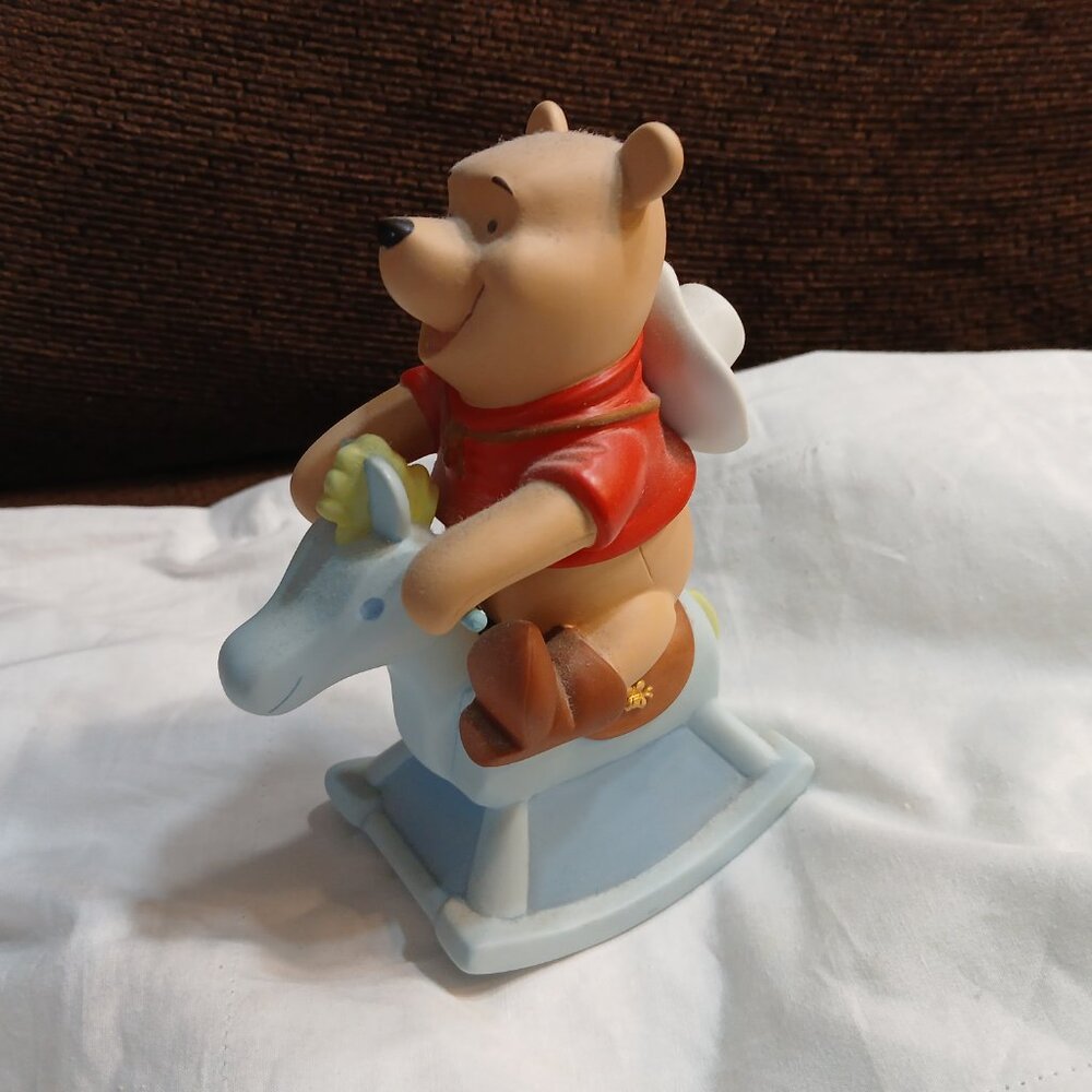 Winne The Pooh figurine